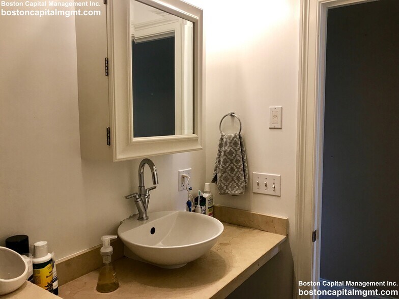 Building Photo - 360-362 Dorchester St. Unit 3