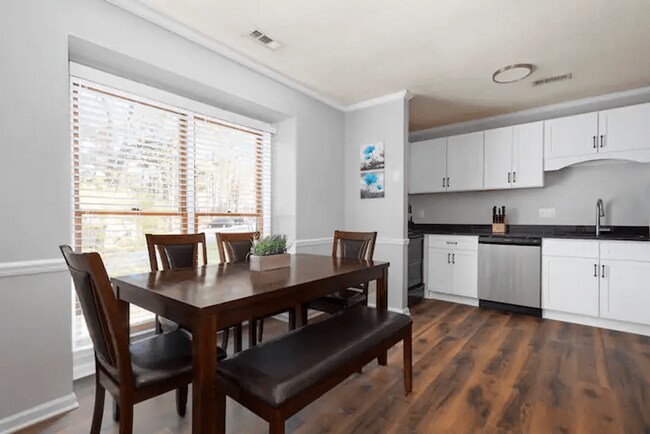 Building Photo - 2-Bedroom, 2-Bath Apartment in Fayetteville – Spacious Layout & Great Location!
