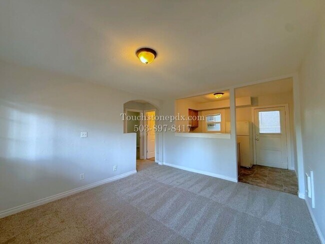 Building Photo - Brentwood-Darlington 2 Bed Apartment with Classic Charm and Parking