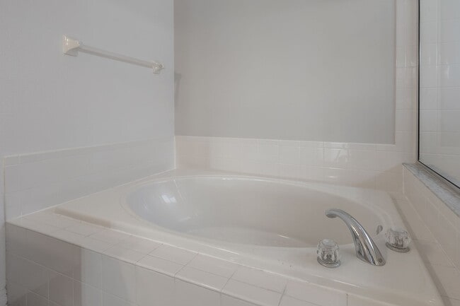 Building Photo - Brandon - 3 Bedroom 2 Bath Home in Gated C...