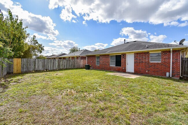 Building Photo - 12727 Rockford Dr