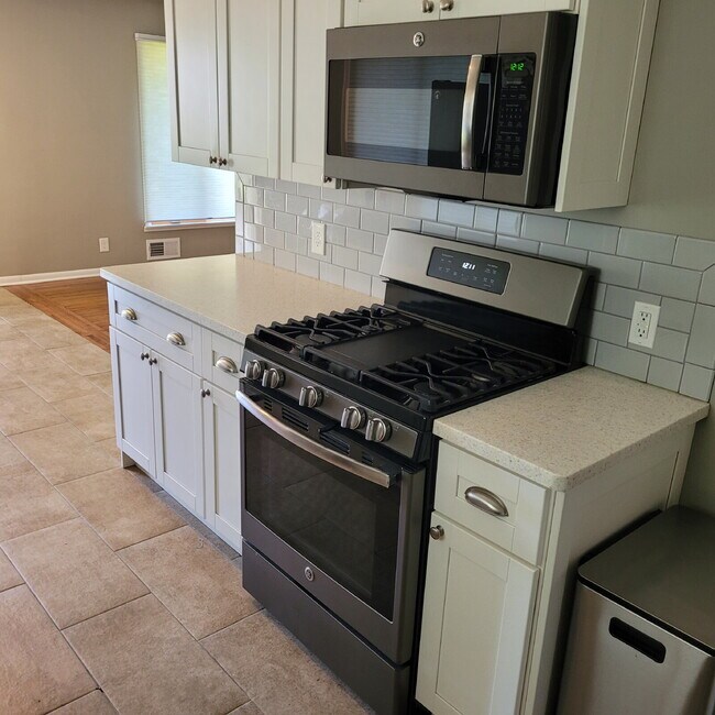 Building Photo - "Charming 3-Bed Home with Finished Basemen...