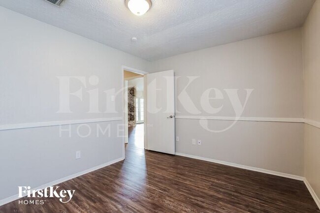 Building Photo - 15814 Whipple Tree Dr