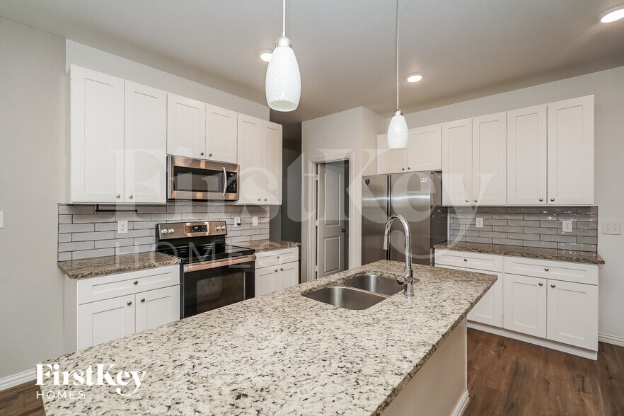 Building Photo - 7340 Parkside Pl Dr
