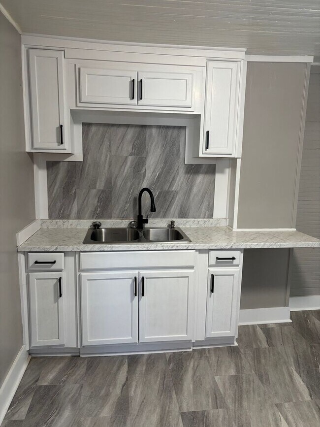 Building Photo - 1095