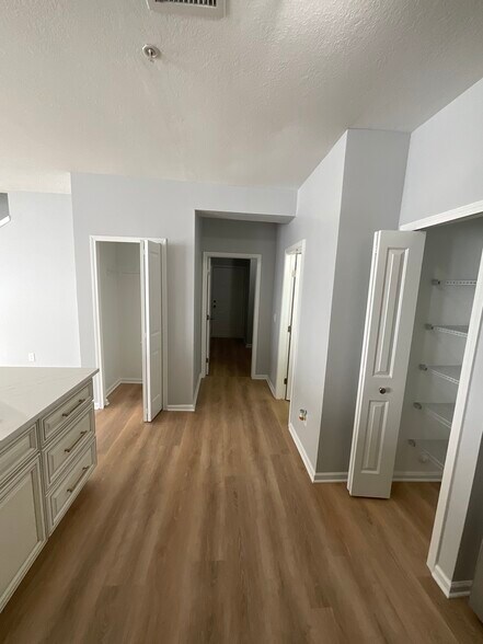 Building Photo - 28957 Cullen Dr