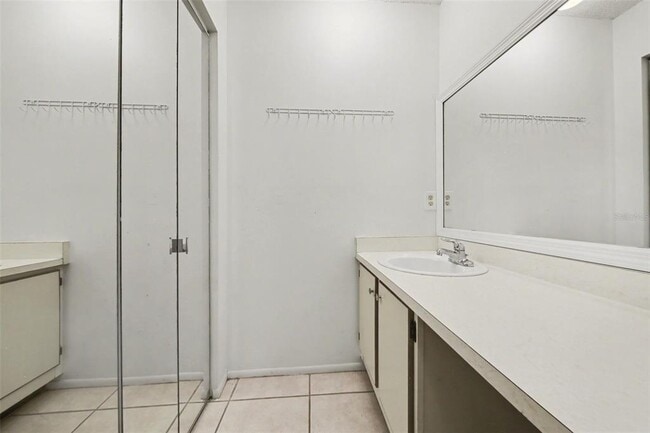 Building Photo - 5033 Loyola Ln