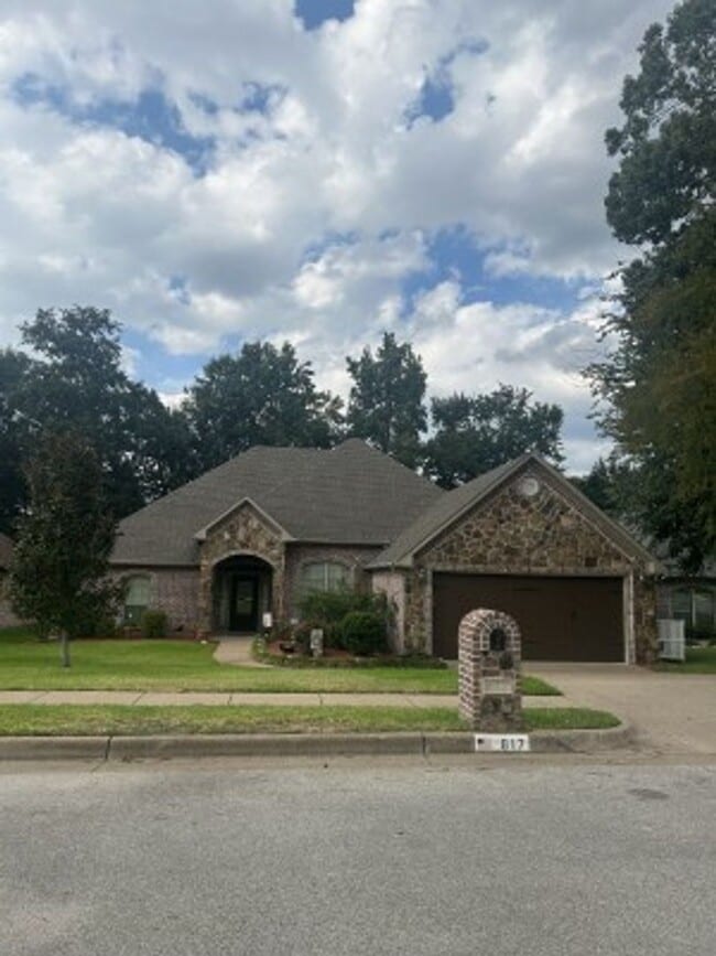 Primary Photo - 617 Huntwick Ln
