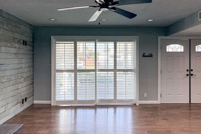 Building Photo - 4950 Nautilus St