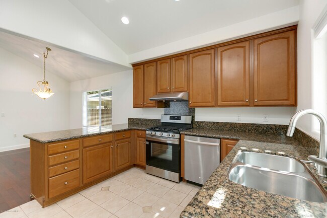 Building Photo - 4365 Bel Air Dr