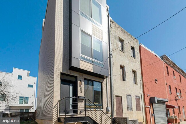 Building Photo - 603 Emily St