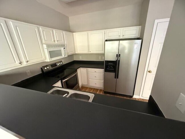 Building Photo - 500 Misty Groves Cir