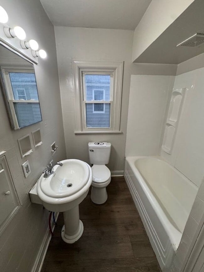 Building Photo - 3415 Holton Ave