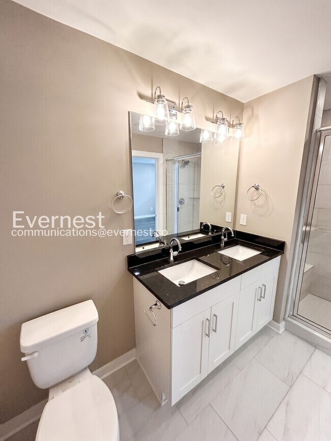 Building Photo - Limited Time Special Offer / 2 Bed/2.5 Bath Townhome with Off-Street Parking / Pet-Friendly / Ava...