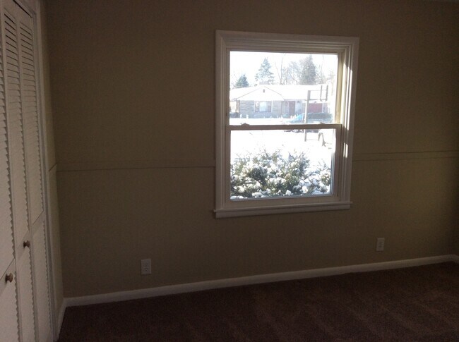 Building Photo - Indianapolis West side - 4 BR home