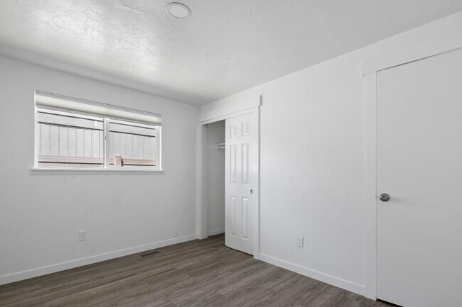 Building Photo - Completely Remodeled 3 Bedroom/1 Bathroom ...