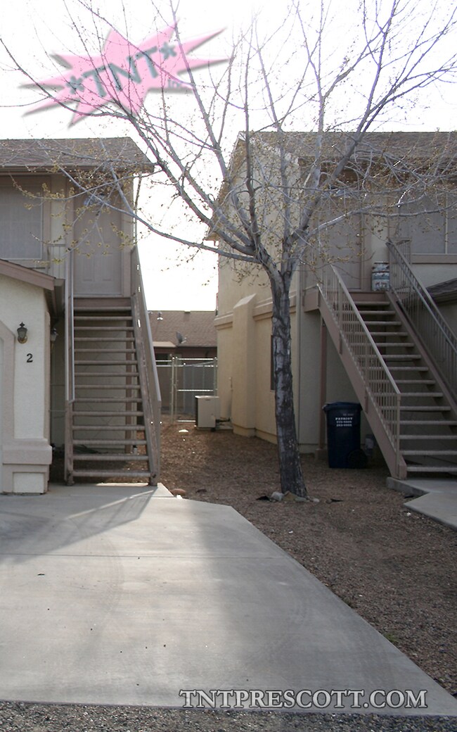 Building Photo - 4601 N Carla Vista Dr