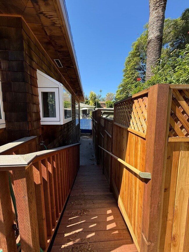 Building Photo - 507 Pullman St