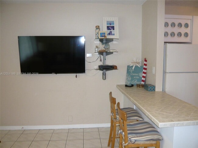 Building Photo - 3300 N Surf Rd