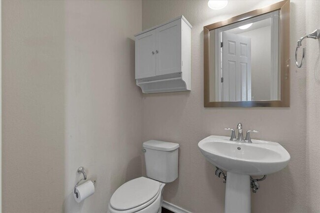 Building Photo - 532 Stone River Dr