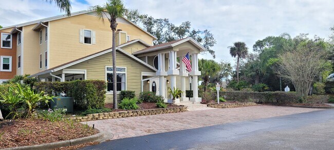 Building Photo - Funished Resort Style Condo in Gated Community- River Front