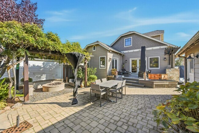 Building Photo - 1212 Mills Ave