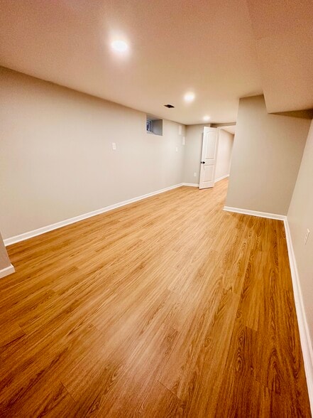 Building Photo - 5906 Leewood Ave
