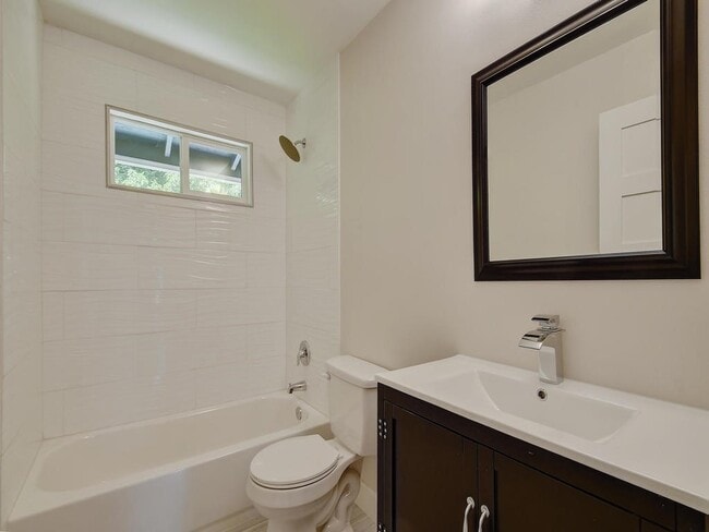 Building Photo - Fantastic Home - Windsor Park