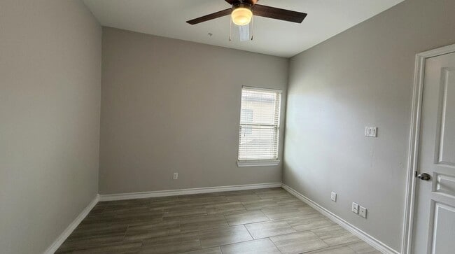 Building Photo - 5601 Cuenca Dr