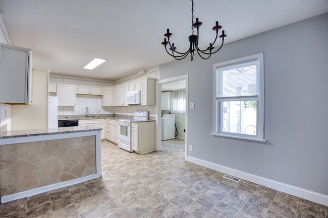 Building Photo - 2423 Shafer St