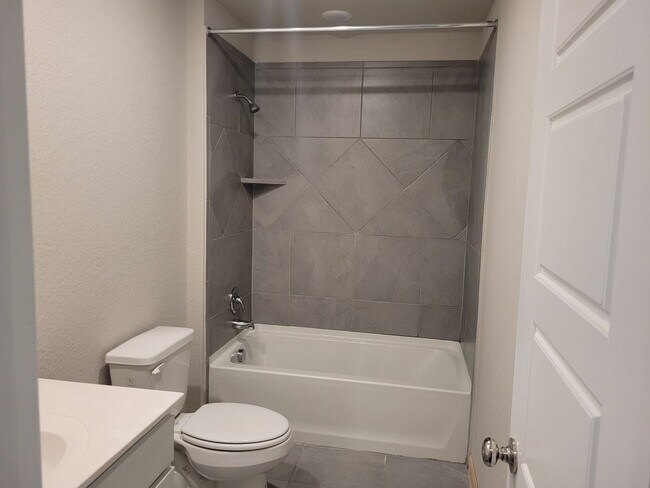 Building Photo - 1108 Riverwood
