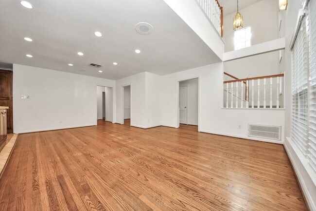 Building Photo - 3912 Ruskin St