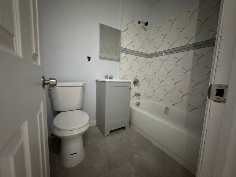 122 Stevens Ave 3 - 130 Stevens Ave