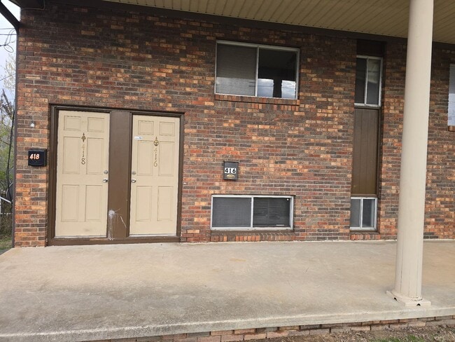 Building Photo - Oak Ridge 37830 - 1 Bedroom, 1 Bath Apartment - Contact Lisa Vineyard and Shannon Russell (865) 2...
