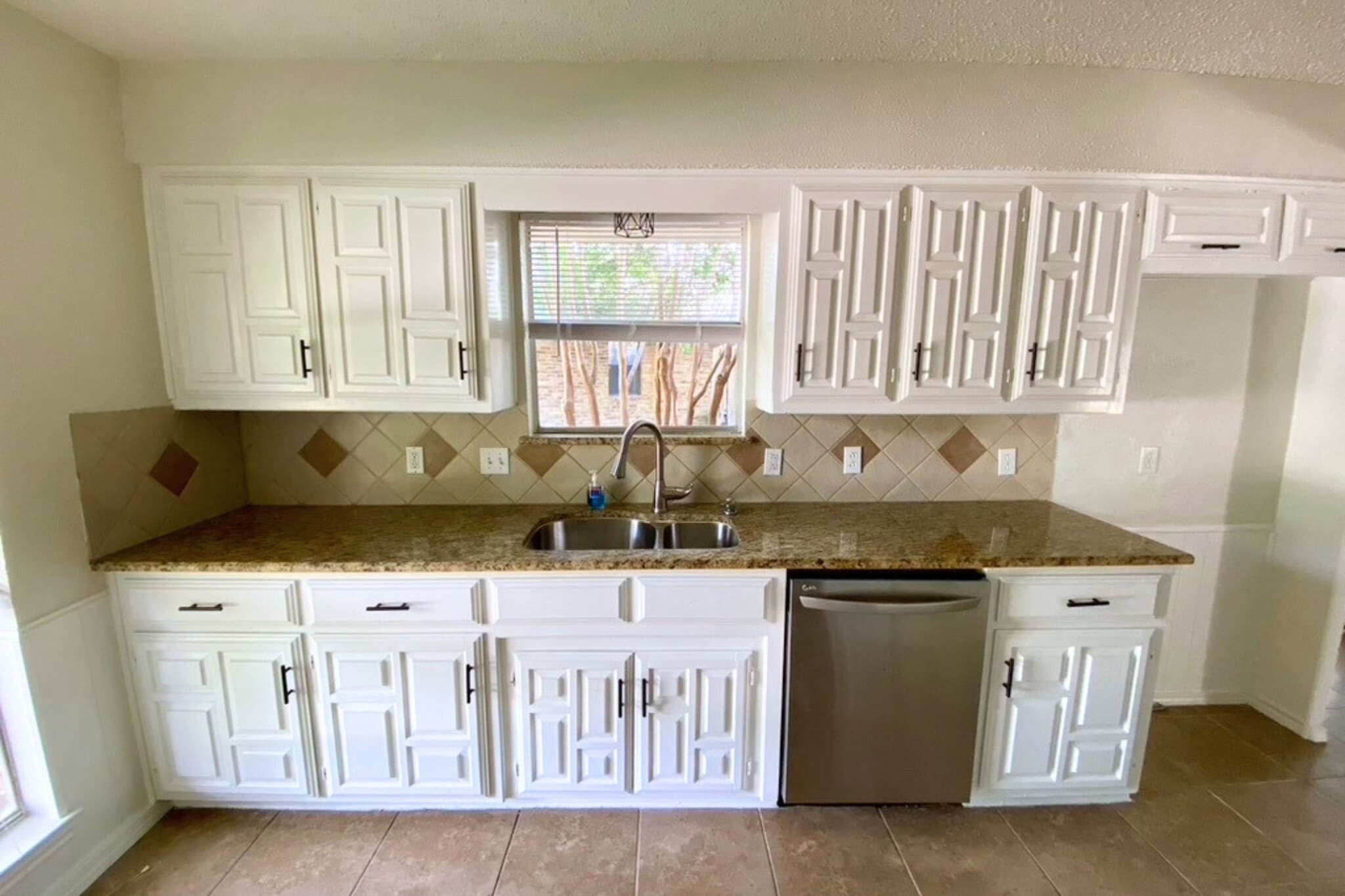 Building Photo - 2917 Las Palmas Ln