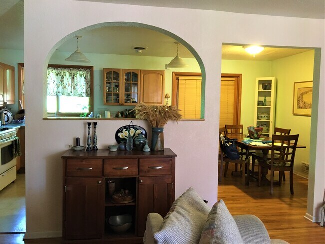 Building Photo - 3565 Martin Dr