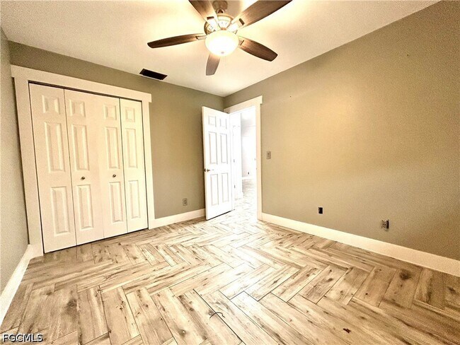 Building Photo - 210 SE 1st Pl