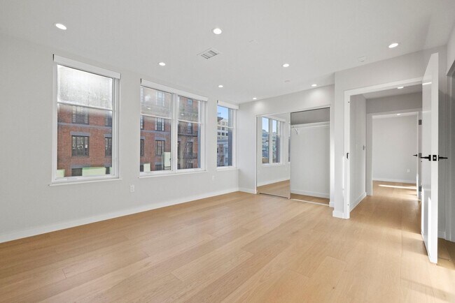 Building Photo - 693 Sutter St