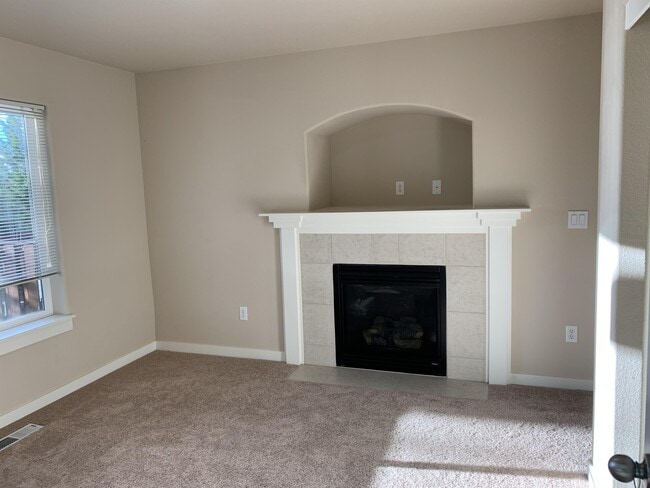 Building Photo - 13054 SE Meadehill Ave