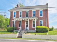 Building Photo - 3 Bed / 1-1/2 Bath Single Family w/2 Car G...