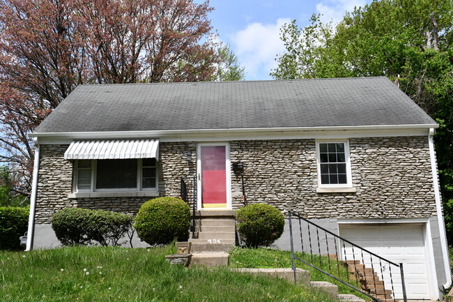 Building Photo - 181 St James Dr