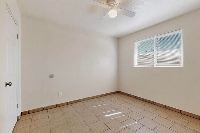 Building Photo - 540 Cardenas Dr SE