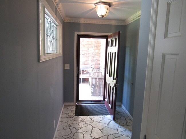 Building Photo - 4 bedroom home w/ walking trail to Percy P...