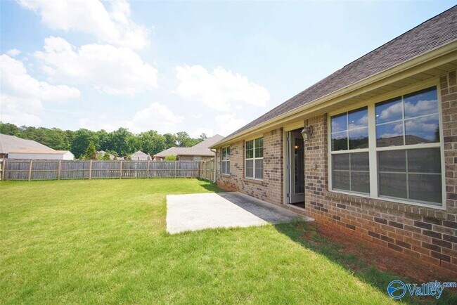 Building Photo - 115 Swan Pond Dr