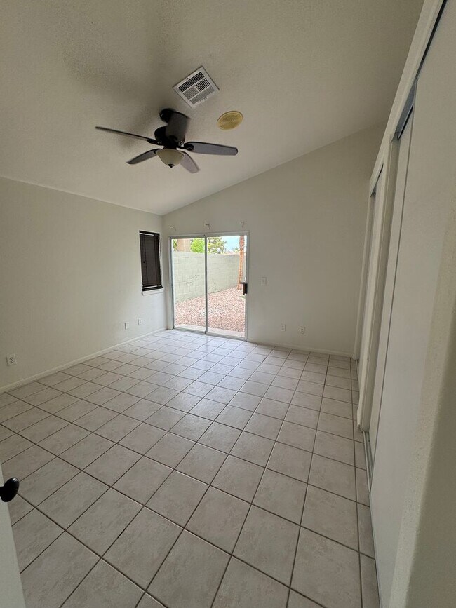 Building Photo - 9224 Kentucky Oaks Dr