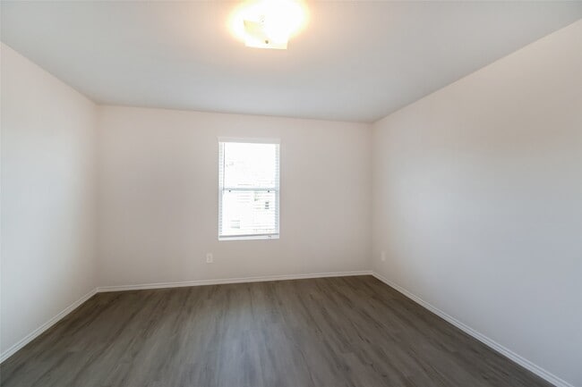 Building Photo - 4811 Giant Sequoia Way