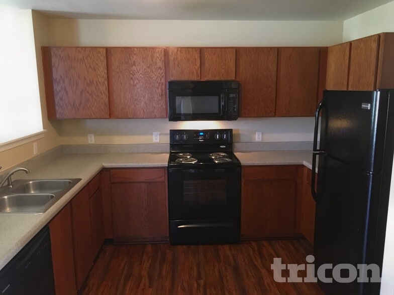 Building Photo - 1829 Oakdale Green Dr