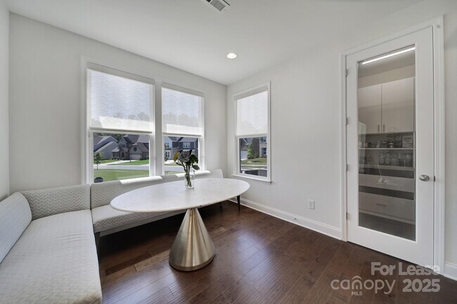 Building Photo - 16404 Stonecrop Landing Ln