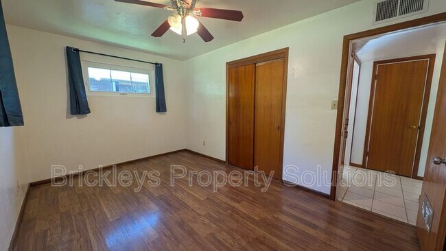 Building Photo - 1435 E Cedar St