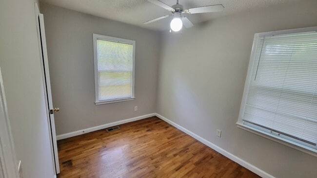 Building Photo - Charming 3 bedroom Bungalow